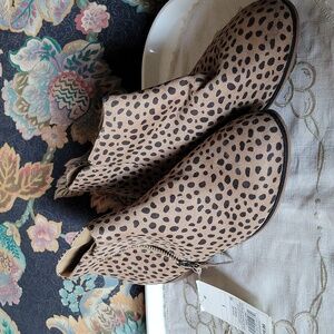 Cat & Jack girls leopard boots